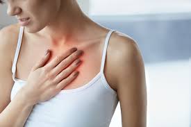 Dokter, saya ingin bertanya kenapa dada saya terasa sakit di bagian dada tengah atassaat saya bernafas ataupun bergerak, rasanya bukan sesak tetapi cenut cenut saat saya bernafas nyeri dada / angina (angina pectoris) adalah perasaan tidak nyaman atau seperti ditekan, biasanya di dada. Kostokondritis Nyeri Dada Akibat Radang Jaringan Tulang Rawan