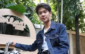 Jakarta is the best place to find peace. 5 Rekomendasi Model Potongan Rambut Pria Ala Artis Indonesia 2018 Cinuy Blog