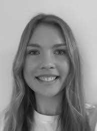 Danielle Seymour's Instagram, Twitter & Facebook