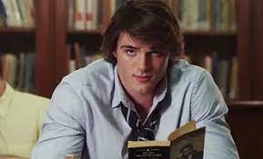Intanto lei inizia il suo ultimo anno di liceo e a. I M Eternally Grateful To Netflix S Kissing Booth For Noah Flynn Every Teen Girl S Dream Come True