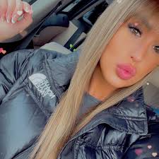 Danielle Moore (@danielle.moore.399) • Facebook