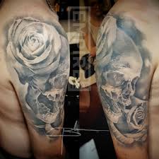 Traditional skull and rose tattoos Brandonevans Skull And Roses For A First Tattoo Skull Roses Skull And Roses Tattoo Black And Grey Black And Grey Realism