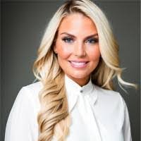 Courtney Derouen's Instagram, Twitter & Facebook