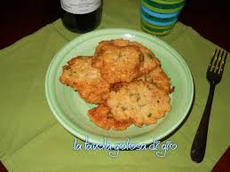 Terminata questa operazione infornate il tutto a 170°c per 20 minuti circa o fino a quando le frittelle non risulteranno perfettamente dorate in superficie. Frittelle Di Riso Salate Con Provola La Tavola Golosa Di Gio Ricette Frittelle Idee Alimentari