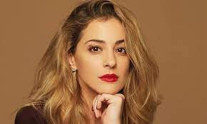 Η μποφίλιου τελικα θα τραγουδήσει υπέρ των λαών γενικώς; Natassa Mpofilioy Dexthka Swmatikh Kakopoihsh Sth Doyleia In Gr