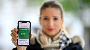 The underlying assumption is that many people own smartphones, and that most carry their phones with them. Check In Und Impfpass Neue Features Fur Die Corona Warn App Br24
