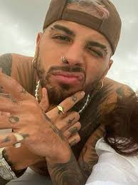 Raw Alejandro deja en shock a Rosalía en un concierto y desata la locura a  ritmo de 'Despechá'