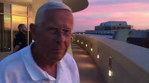 Imagineer Bob Gurr delights Disney fans during monorail crawl around Walt  Disney World