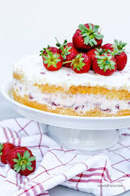 erdbeer biskuit torte mit sahne quark creme was eigenes rezept fruhling kuchen kuchen und torten fruhlingskuchen
