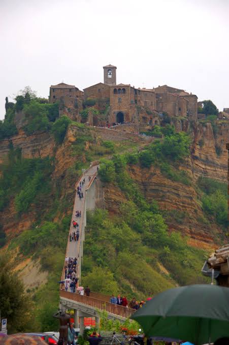 Resultado de imagem para sunset civita di bagnoregio