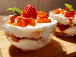 Tiramisù alle fragole senza uova. Coppette Di Tiramisu Con Crema Di Mascarpone E Fragole Senza Uova Monica In Cucina