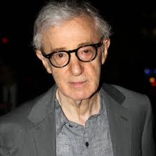 Woody allen was born allan stewart konigsberg on december 1, 1935 in brooklyn, new york, to nettie (cherrie), a bookkeeper, and martin konigsberg, a waiter and jewellery engraver. Woody Allen Starportrat News Bilder Gala De