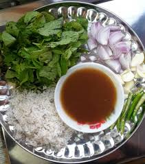 Hi semuanya di video ini saya suami dan temen kita yang nama nya igo dari prancis , main bola sama komunitas bandung kebetulan aku masak banyak jadi bisa makan sama sama mereka yang sudah capek selesai sepak bola. Langkah Memasak Chutney Pudina Sedap Dengan Naan Thosai