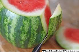 Buah tembikai berbentuk bulat atau lonjong (oblong). Cara Memotong Simpan Tembikai 2021
