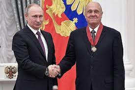 За долгую творческую жизнь владимир меньшов сыграл десятки разноплановых ролей. Vladimir Menshov Biografiya Rezhissera Filma Moskva Slezam Ne Verit