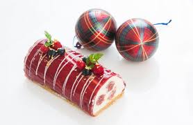 Pour le biscuit • 6 œufs • 180 g de sucre en poudre • 100 g de farine • 1 sachet de sucre vanillé • 1 pincée de sel pour la garniture fruits et mascarpone • 150 g de mascarpone • 2 blancs d'oeufs • ½. Buche De Noel Aux Fruits Rouges Et Au Chocolat Blanc Facile