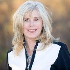 Lorie Kirk's Instagram, Twitter & Facebook