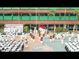 Berdasarkan rapat dewan guru tertanggal 09 juni 2016 +jam 10.00 sampai dengan jam 14.00 wib perihal kelulusan. Pengibaran Sang Merah Putih Hut Ri Ke 74 Smpn 138 Jakarta Youtube