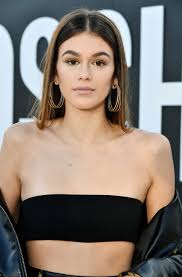 Now, i realize i definitely have to care about it. Kaia Gerber Is Her Supermodel Mama S Mini Me With New Summer Bangs