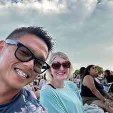 Using a mobile tv stand with computer monitor