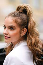 Tips come avere una coda di cavallo voluminosa e piu allungata per capelli ricci. Capelli Mossi Raccolti Ispirazioni E Foto Da Instagram E Dalle Sfilate Vogue Italia