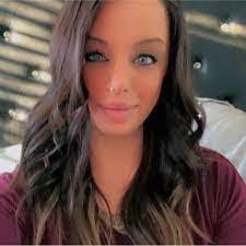 Jana Curry's Instagram, Twitter & Facebook