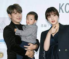 10 Potret Harmonis Keluarga Artis Korea Bikin Ingin Cepat Nikah