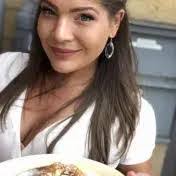 Monique Valdes's Instagram, Twitter & Facebook