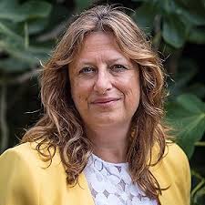 The Locked Room: the thrilling Sunday Times number one bestseller (The Dr  Ruth Galloway Mysteries) eBook : Griffiths, Elly: Amazon.co.uk: Kindle Store