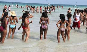 Nehmen sie sich zeit für ein englisches buch und genießen sie das lesevergnügen! Miami Beach Makes Black Tourists Feel Unwelcome During Memorial Day Weekend Free Press Of Jacksonville