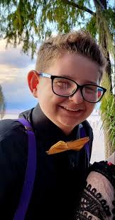 Collin Knapp's Instagram, Twitter & Facebook