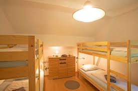 Wie man ein bett richtig in das schlafzimmer stellt, ist für viele ein. 4 Bett Zimmer Hostel Westkuste Lindau