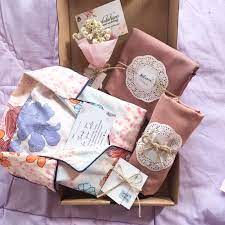 Pengantin baru pastinya akan merasa sangat bahagia apabila diberi kado buku resep masakan. Kado Pernikahan Harga Terbaik Agustus 2021 Shopee Indonesia