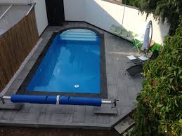 Pool Im Innenhof Selbst Gebauter Pool Mit Luxurioser Badetreppe Pool Im Innenhof Gartenpools Garten Pool Selber Bauen