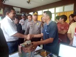 .ptpn 7 cinta manis mengatakan, aksi mereka hari ini adalah menuntut hak dari jerih payah keringat mereka bekerja, berupa gaji yang belum dibayar, padahal sudah lewat satu bulan 12 hari. Pks Ptpn Xiii Ngabang Bayar Gaji Karyawan Yang Akan Di Phk Suaralandak Co Id