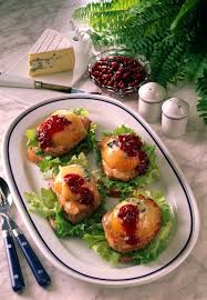 Unser Beliebtes Rezept Fur Schlemmerschnitten Mit Schweineschnitzel Pfirsichhalften Und Preiselbeeren Und Mehr Als Schweineschnitzel Fleisch Gerichte Rezepte