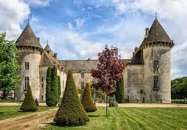 The Chateau De Savigny Les Beaune Avec Images Chateau France Les Regions De France Le Manoir