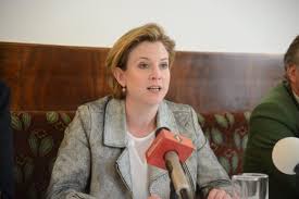 Strolz betonte, die neos seien wichtiger denn je: Verwirrung Um Mandatszurucklegung Von Neos Politikerin Beate Meinl Reisinger Freiheitliche Partei Osterreichs