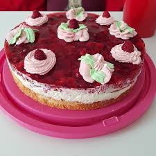 Saftige Himbeertorte Mit Schmand Sahne Fullung Rezept Frag Mutti Rezept Himbeertorte Mit Schmand Lebensmittel Essen Himbeertorte
