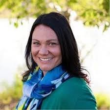 Lora Dalton's Instagram, Twitter & Facebook