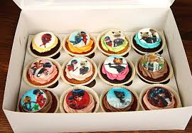 kapkejki ledi bag i super kot kapkejki po motivam multfilma povestvuyut nam na svoih kartinkah istoriyu otvazhnoj geroini kapkejki tort naturalnye produkty