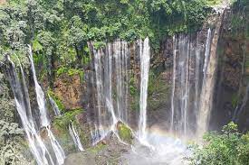 Dan juga kalau mengikuti google maps itu terlalu jauh jaraknya krn muter dan menuju simpang muara badak. 7 Tips Wisata Ke Air Terjun Saat Musim Hujan Waspada Banjir Bandang Halaman All Kompas Com
