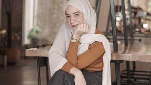 Arya saloka saat ini tengah naik daun karena kepiawaiannya dalam berakting di sinetron ikatan cinta. Princess Anne Turns Into A Convert Before Getting Married To Arya Saloka Prayed Istiqomah World Today News