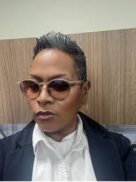 Kim Beres's Instagram, Twitter & Facebook