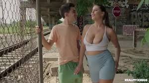 Jordi el Niño Polla doesnt miss a single aunt!!