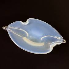 Alibaba.com offers 8,010 white glass bowl products. Large White Opalescent And Clear Mcm Murano Glass Centerpiece Bowl Biomorphic Warehouse 414