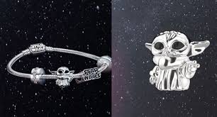 Ļauj saviem sapņiem lidot ar šī gada ekskluzīvo kluba amuleta dizainu. Star Wars X Pandora Releases Charms Inspired By Droids Lightsabers And Baby Yoda Allears Net