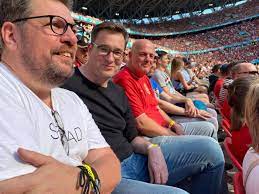 Idén pedig egy újabb területen látott jó lehetőséget. Index Futball Europa Bajnoksag 2020 Orban Viktor Dzsudzsak Balazzsal Szurkol A Vip Paholyban