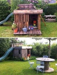 Der Sommer Ist Voller Spass 21 Coole Paletten Inspirationen Mit Denen Kinder Die Langeweile In Den Ferien Loswerden Cooletipps De Spielhaus Im Freien Hintergarten Hinterhof Spielplatz