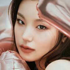 Pin By Ozge On Girl Groups Itzy Portrait Girl